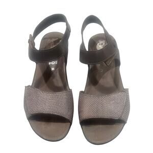 Women’s 6  Mephisto Sandals